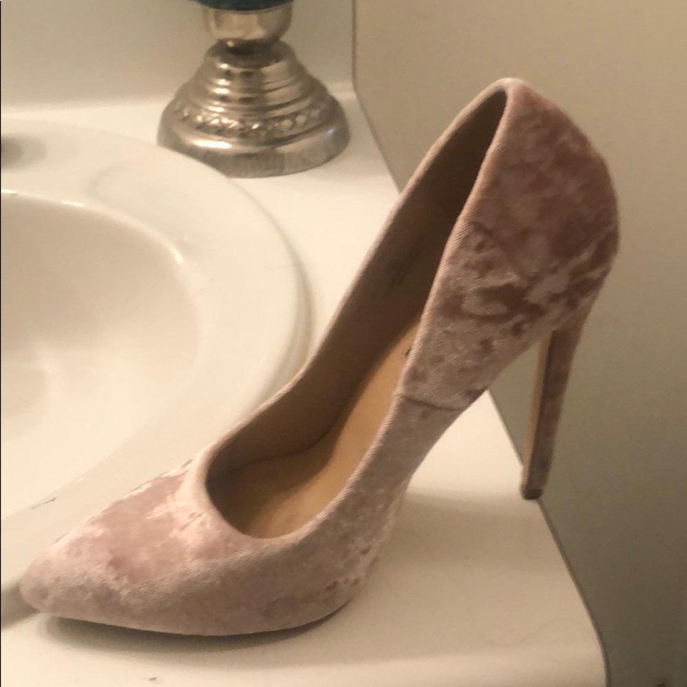 Liliana  pink velvet heels 👠